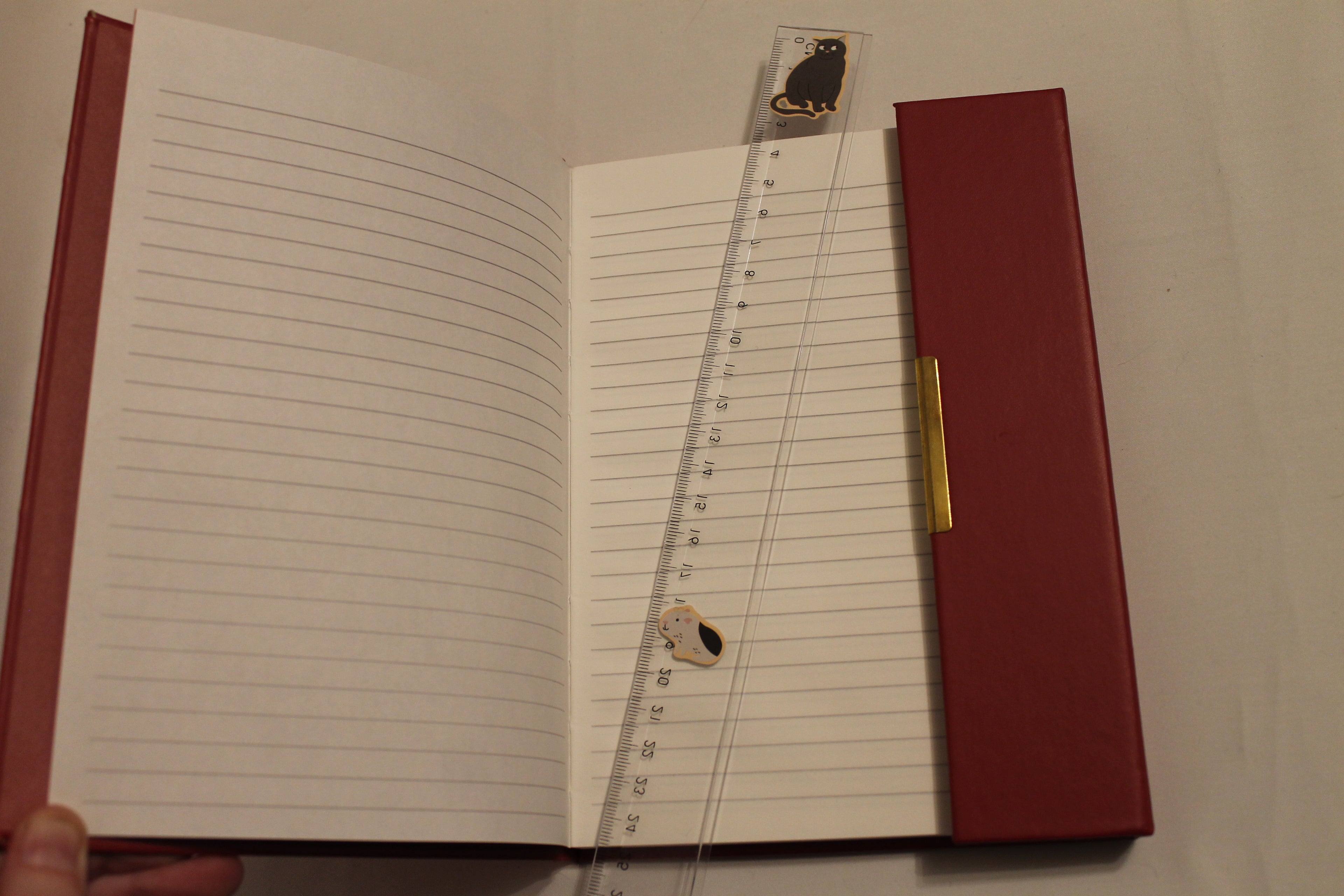 Notitieboek A5 hardcover | Rood; met "Notes & Quotes" op kaft