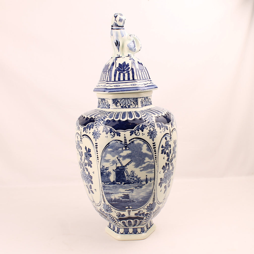 Boch Belgium voor Royal Sphinx Delfts Blauwe Dekselvaas met Leeuw