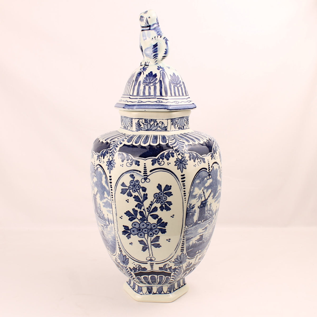 Boch Belgium voor Royal Sphinx Delfts Blauwe Dekselvaas met Leeuw