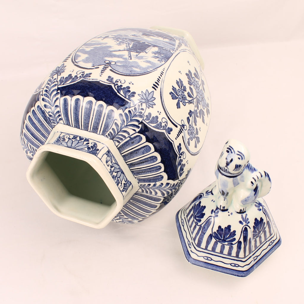 Boch Belgium voor Royal Sphinx Delfts Blauwe Dekselvaas met Leeuw