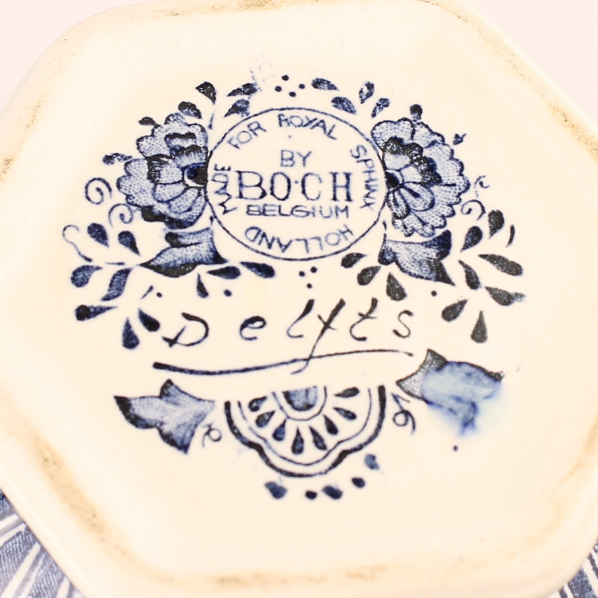 Vaso com tampa Boch Belgium para Royal Sphinx em azul de Delft com leão