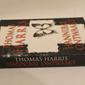 Book titled 'Hannibal Ontwaakt' by Thomas Harris on a plain background