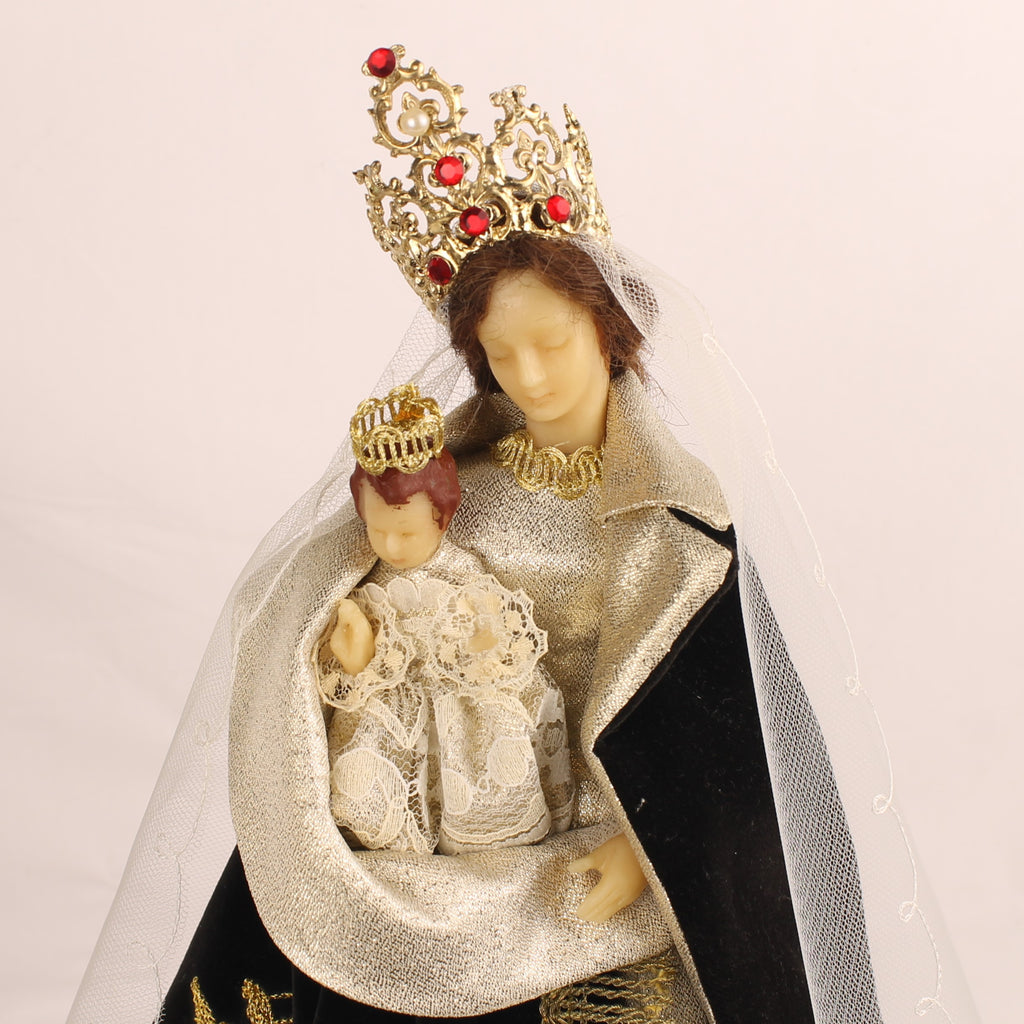 Nuestra Señora de Flandes con el Niño bajo campana de cristal | ca. 1970