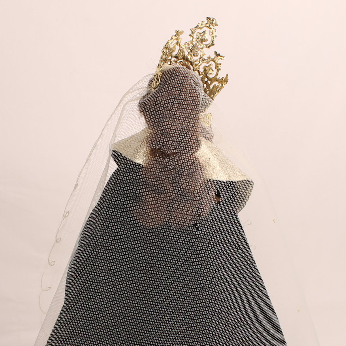 Nuestra Señora de Flandes con el Niño bajo campana de cristal | ca. 1970
