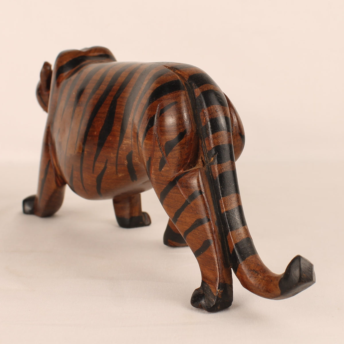 Tigre in legno intagliato a mano | Intaglio asiatico ca. 1960-1990