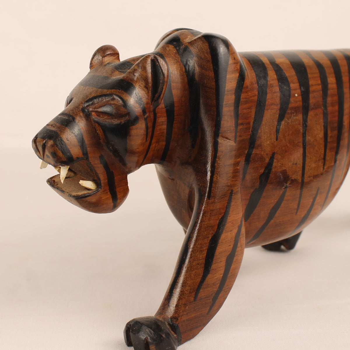 Tigre in legno intagliato a mano | Intaglio asiatico ca. 1960-1990