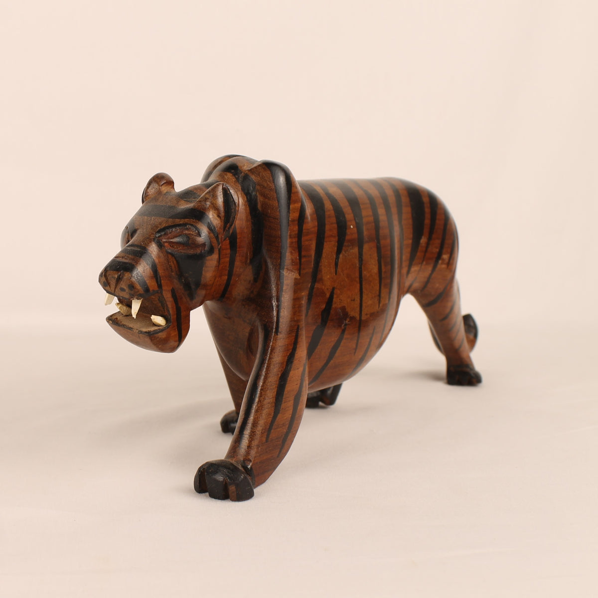Handgeschnitzter Holztiger | Asiatische Schnitzkunst ca. 1960–1990