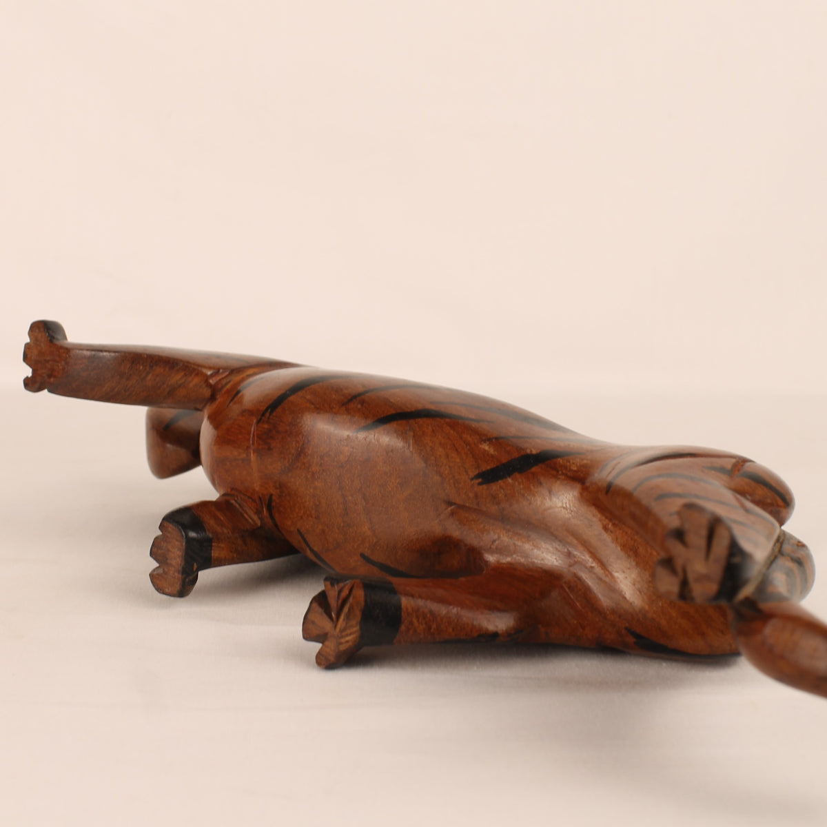 Tigre in legno intagliato a mano | Intaglio asiatico ca. 1960-1990