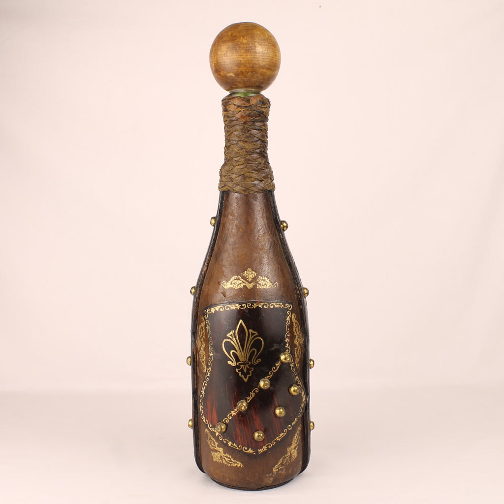 Lederne Karaffe mit Fleur-de-Lis | Handgefertigt | ca. 1960-1980