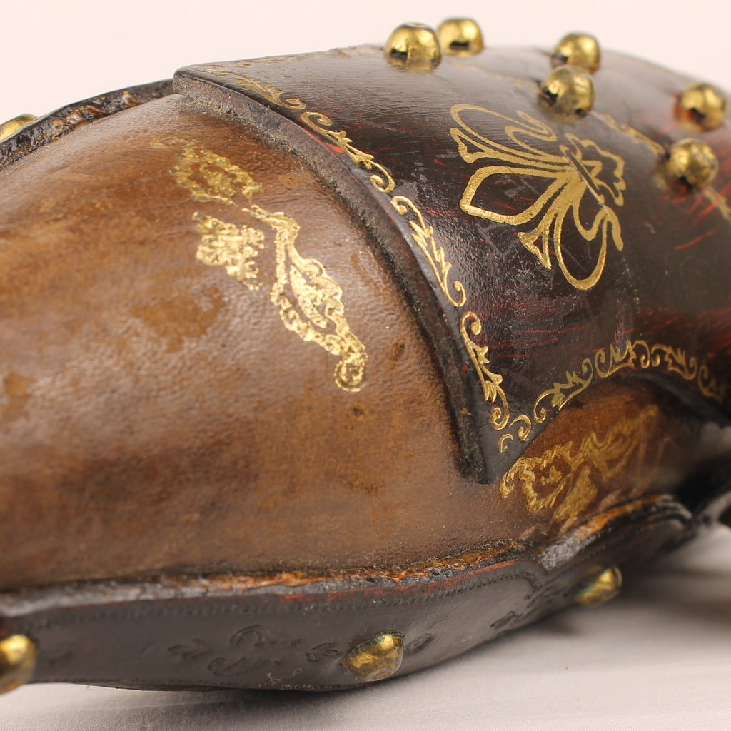 Lederne Karaffe mit Fleur-de-Lis | Handgefertigt | ca. 1960-1980