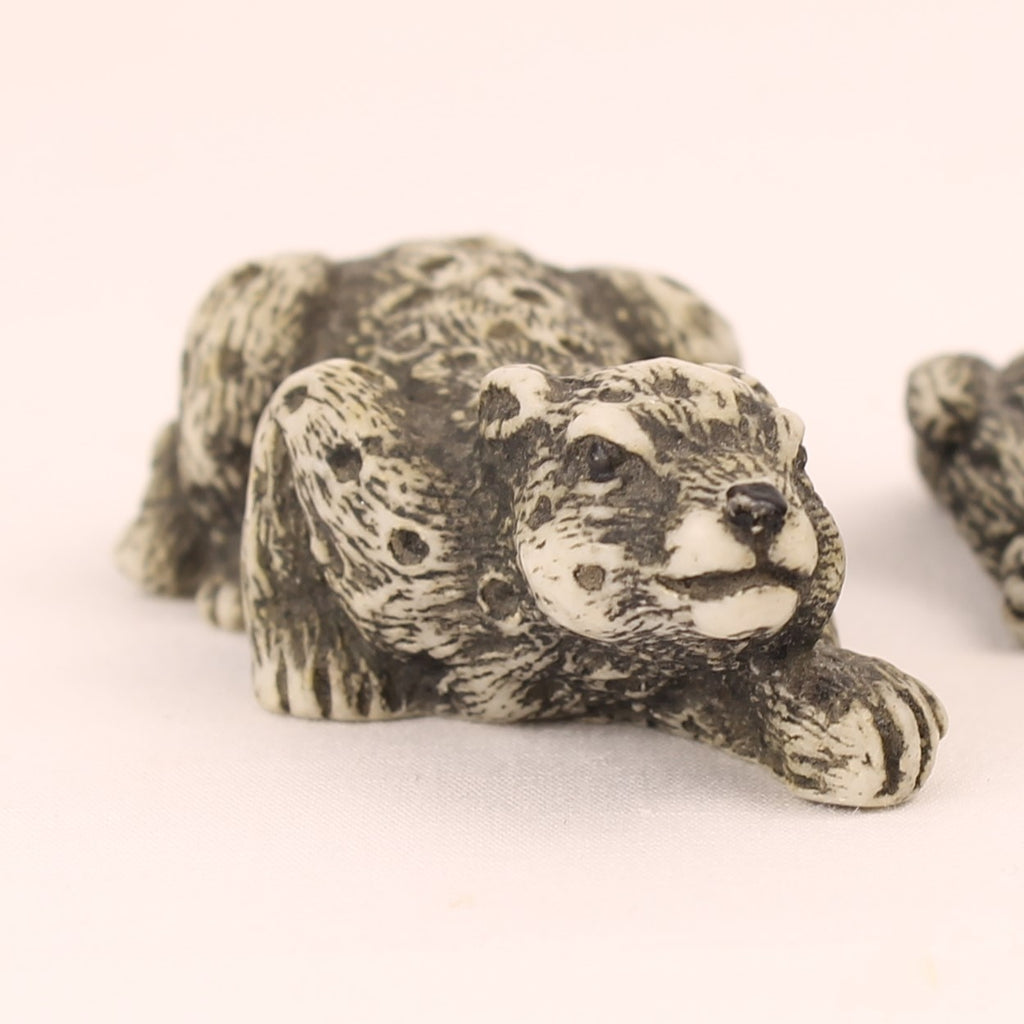 Laagliggende luipaarden | Kleine resin beeldjes