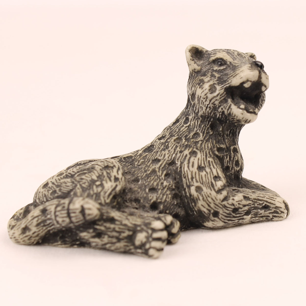 Tief liegende Leoparden | Kleine Kunstharzfiguren