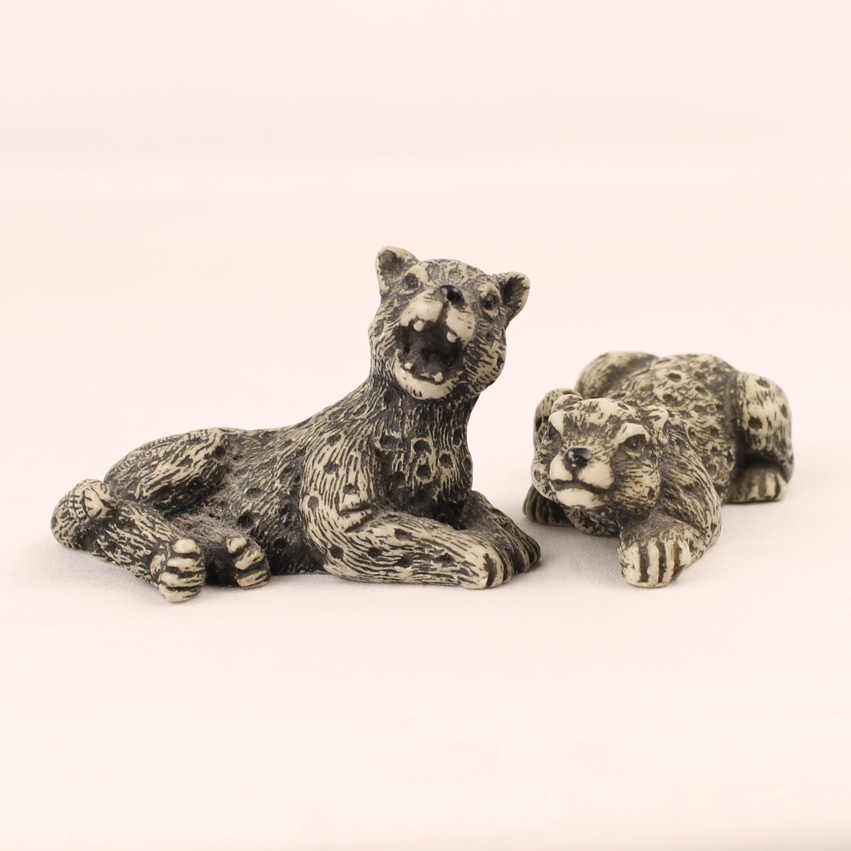 Tief liegende Leoparden | Kleine Kunstharzfiguren