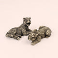 Laagliggende luipaarden | Kleine resin beeldjes
