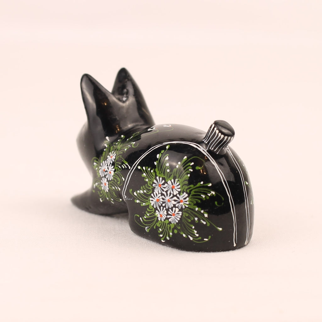 Statuette de chat en bois peinte à la main | Noir avec des fleurs