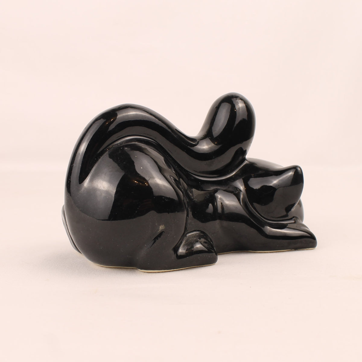 Estatuilla de gato de cerámica negra con ojos verdes | 12 cm