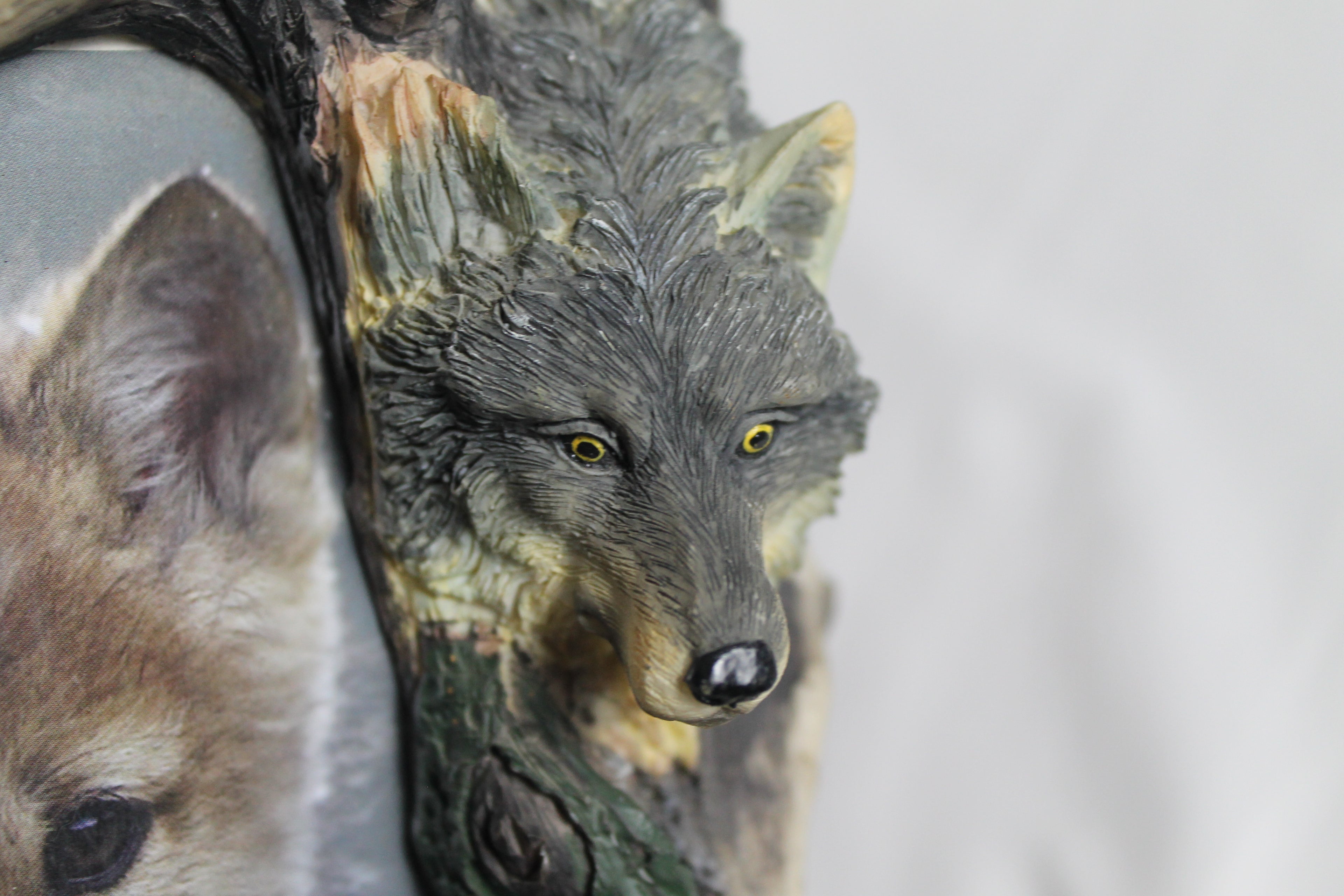 Wolf photo frame | Hand-painted resin