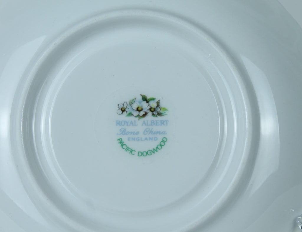Soucoupe Royal Albert « Pacific Dogwood » – Porcelaine anglaise (Ø 14 cm)