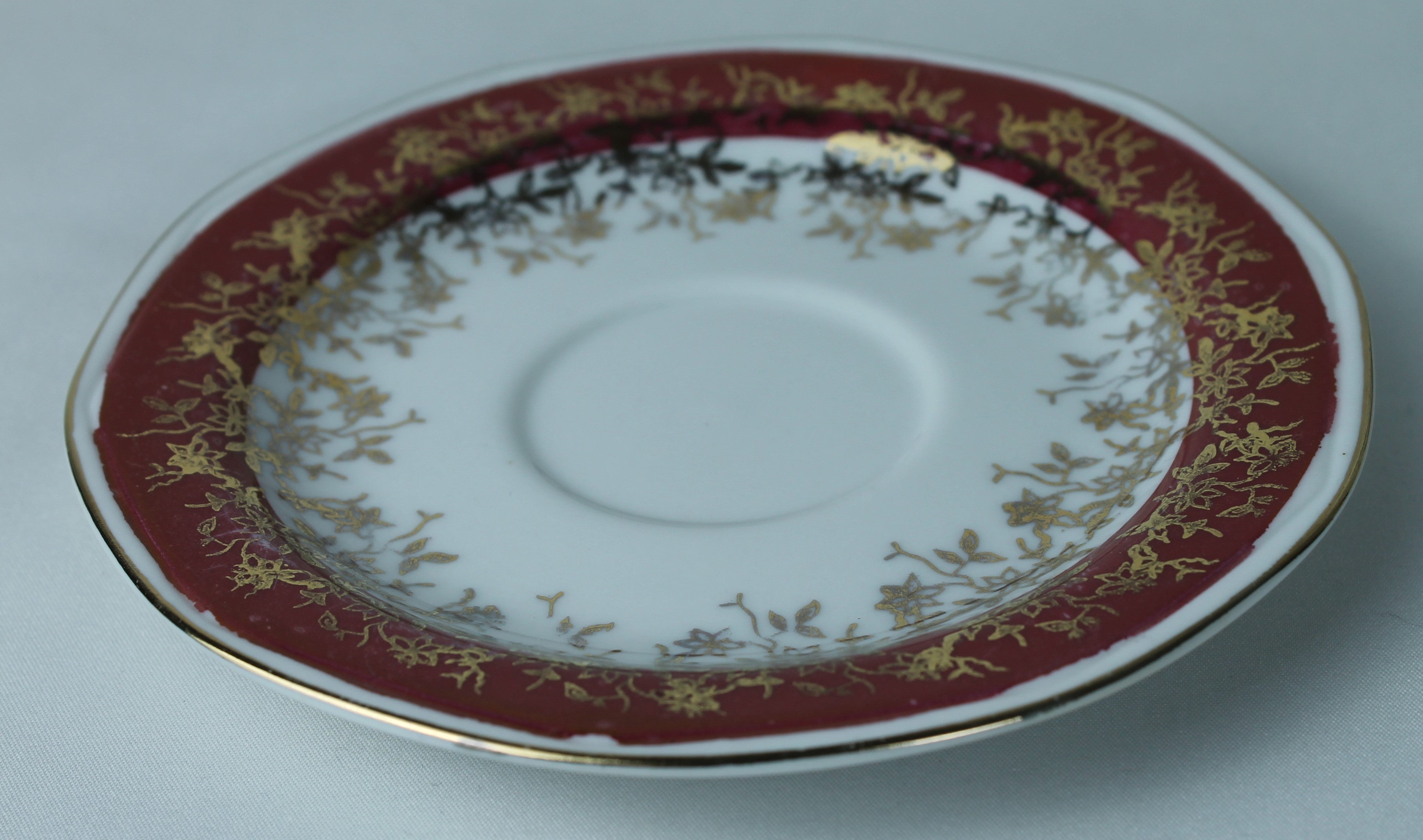 Porseleinen kop en schotel - FP Zaječar - Bordeaux & goud - Joegoslavië