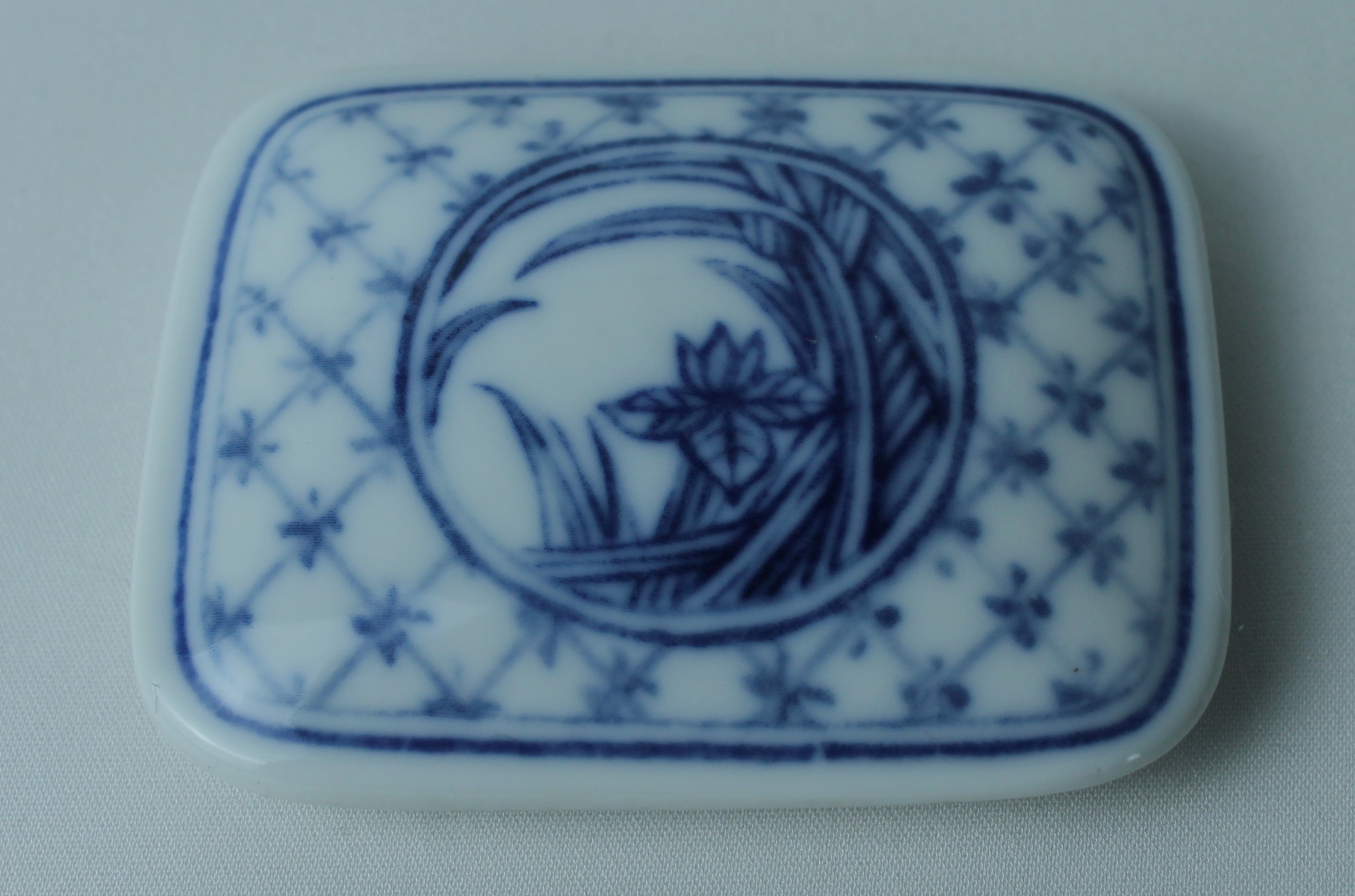 Japanese Blue-White Porcelain Lidded Box (±7 cm) – Vintage Storage/Trinket Box