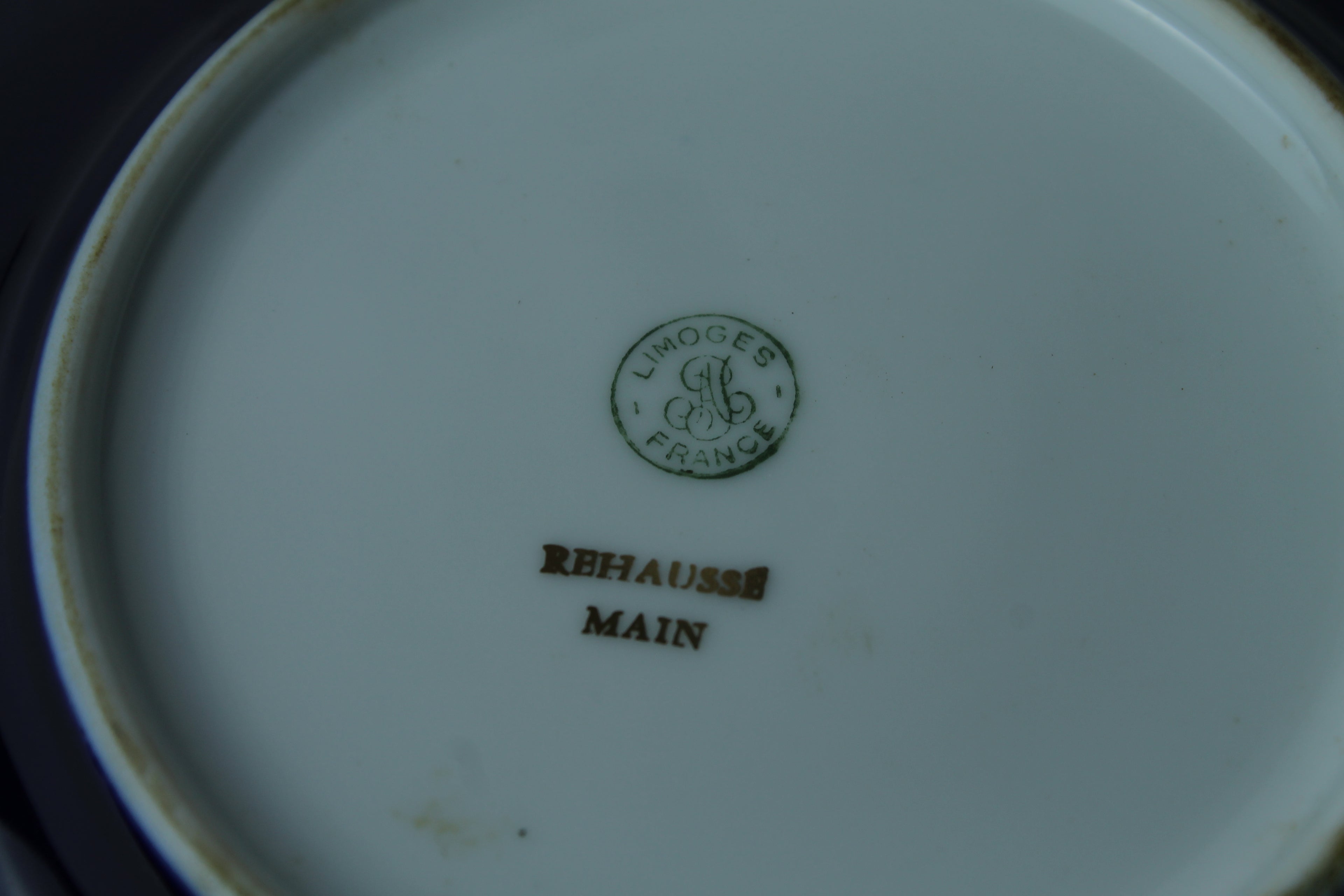 Frans Limoges decoratief bordje - kobaltblauw porselein met klassieke scène