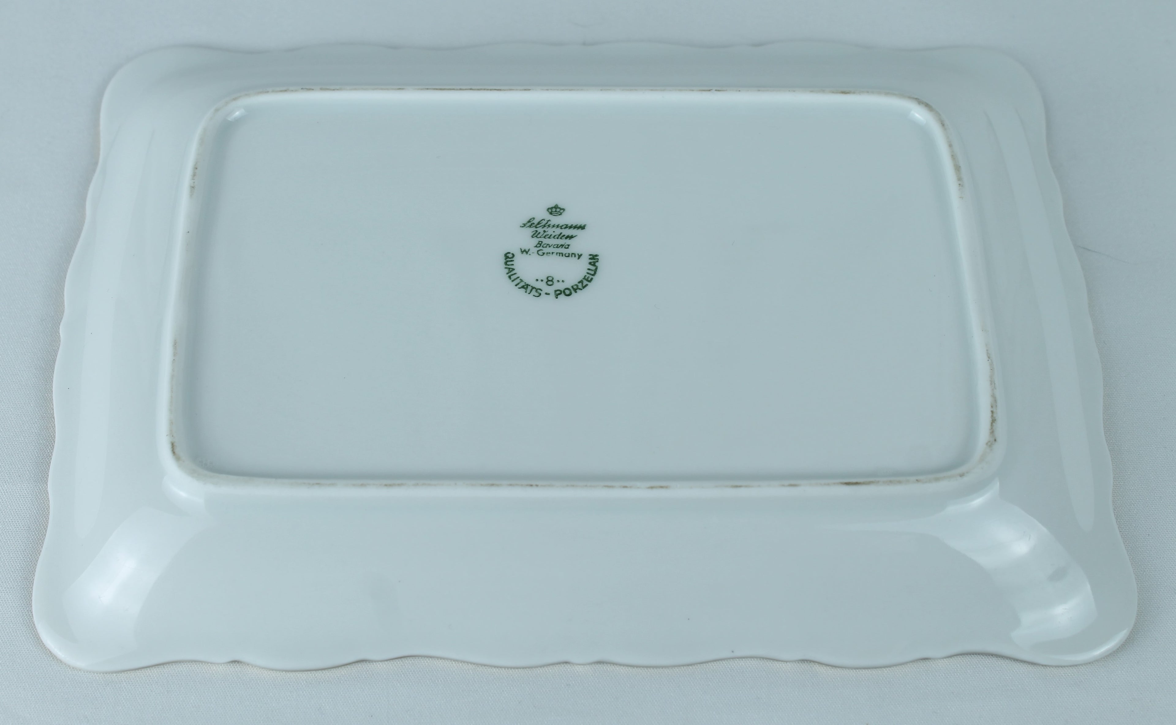 Seltmann Weiden Bavaria | West Duitsland | Porseleinen Serveerschaaltje/Plateau | Rood Transferdecor & Goudrand (18 cm)