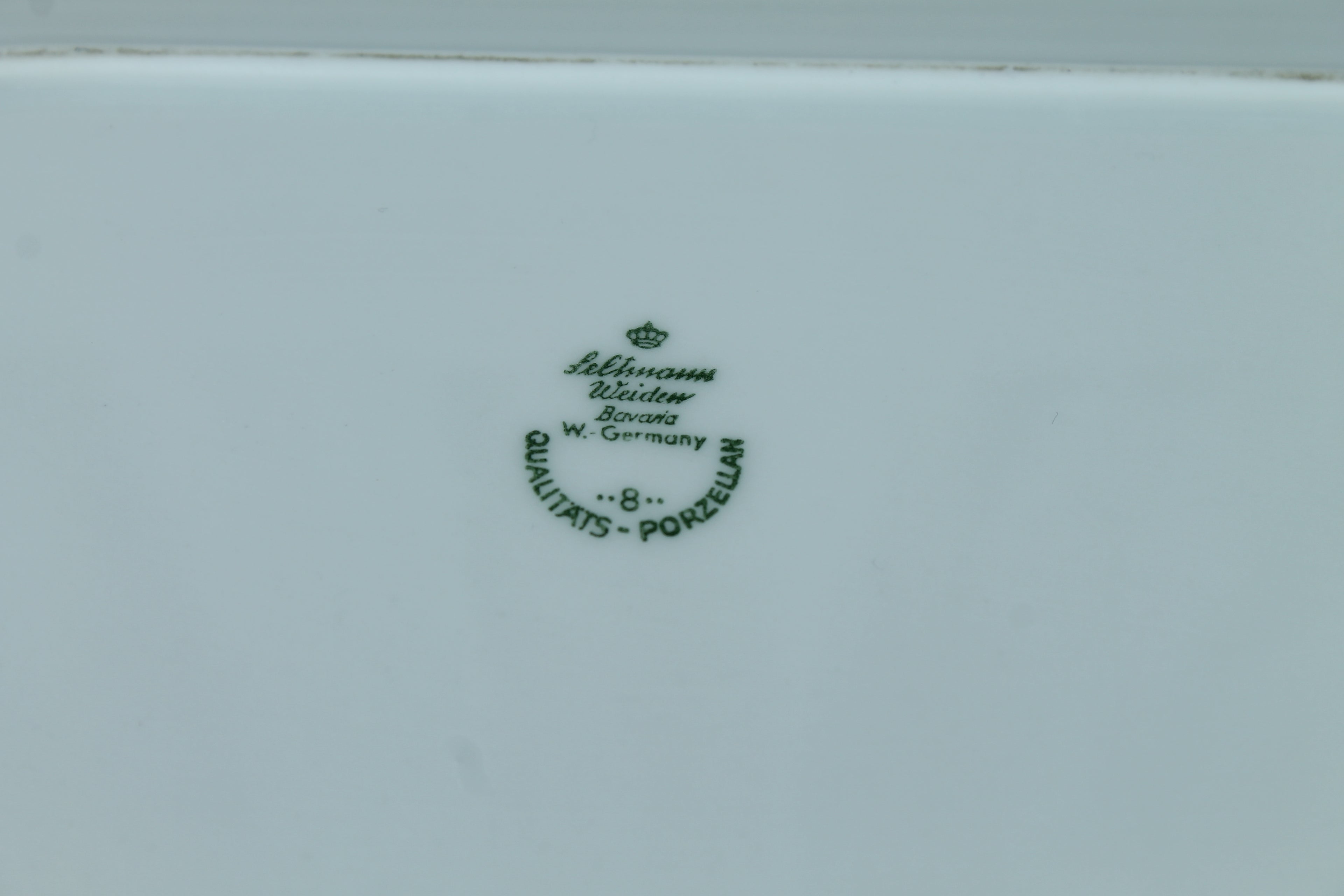 Seltmann Weiden Bavaria | West Duitsland | Porseleinen Serveerschaaltje/Plateau | Rood Transferdecor & Goudrand (18 cm)