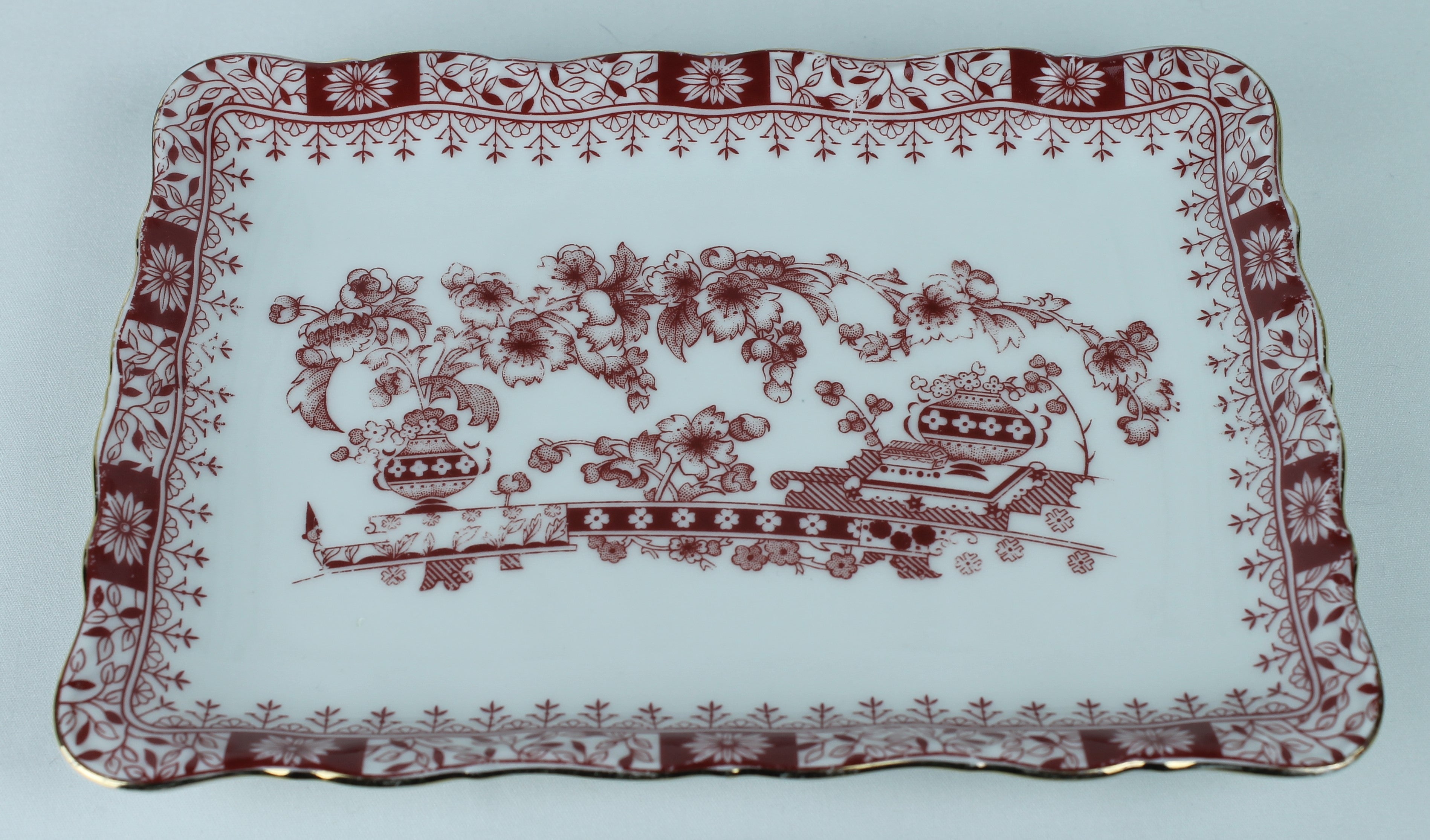 Seltmann Weiden Bavaria | West Duitsland | Porseleinen Serveerschaaltje/Plateau | Rood Transferdecor & Goudrand (18 cm)