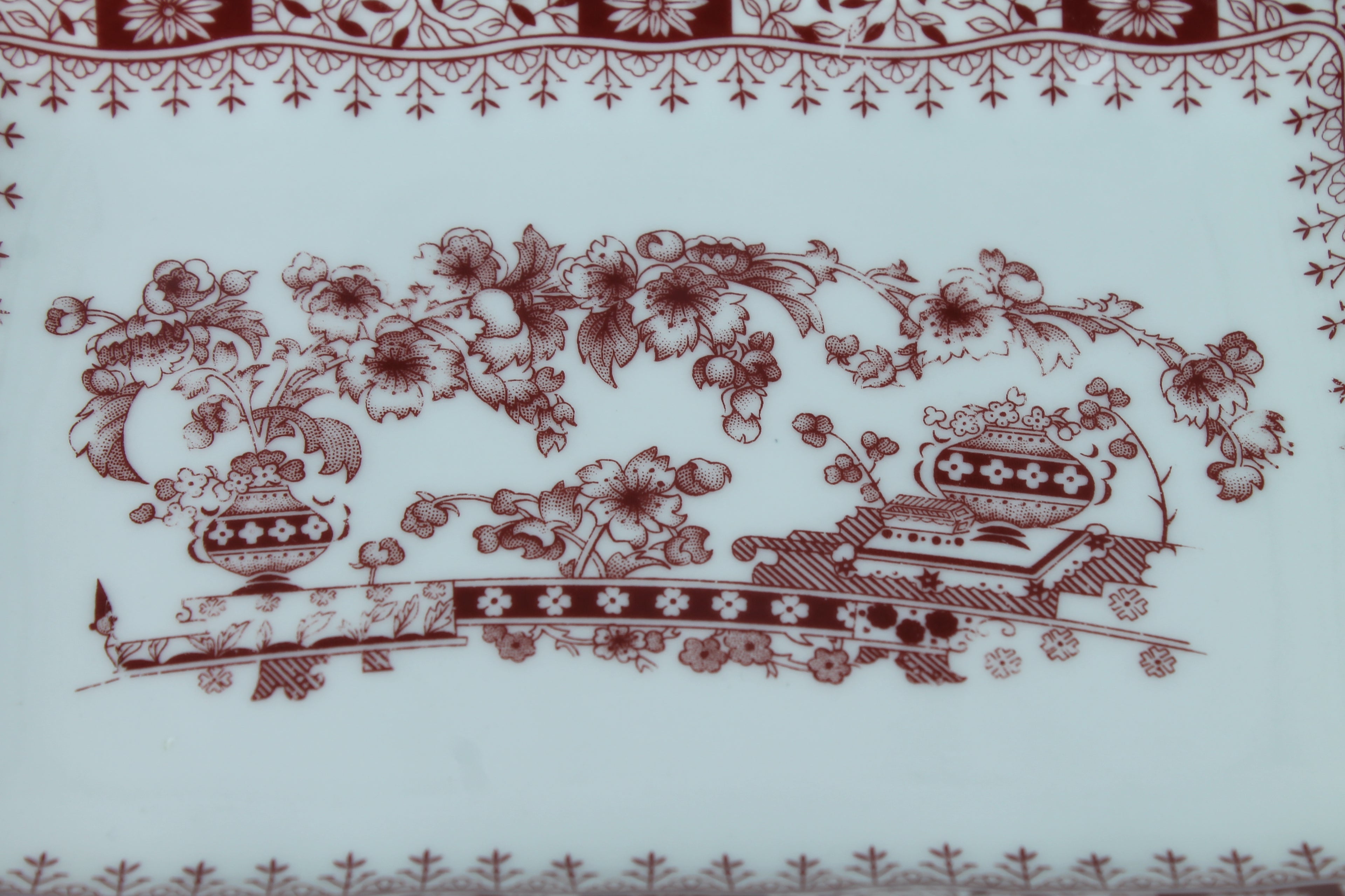 Seltmann Weiden Bavaria | West Duitsland | Porseleinen Serveerschaaltje/Plateau | Rood Transferdecor & Goudrand (18 cm)