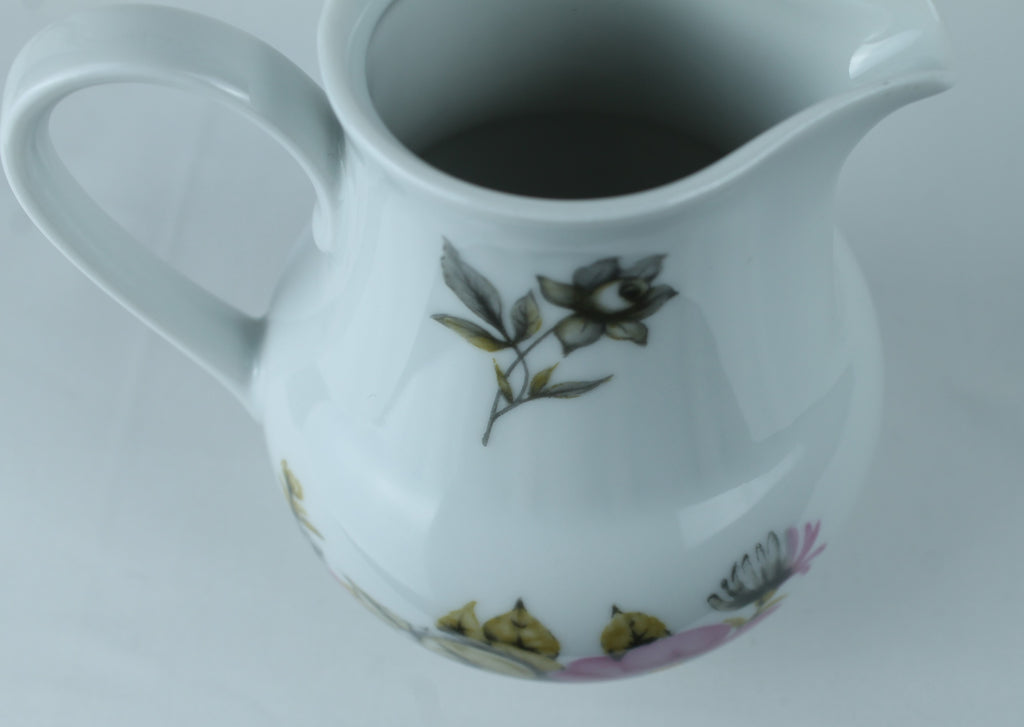 DDR Porseleinen Melkkannetje | Henneberg Porzellan Ilmenau (GDR) – 10 cm