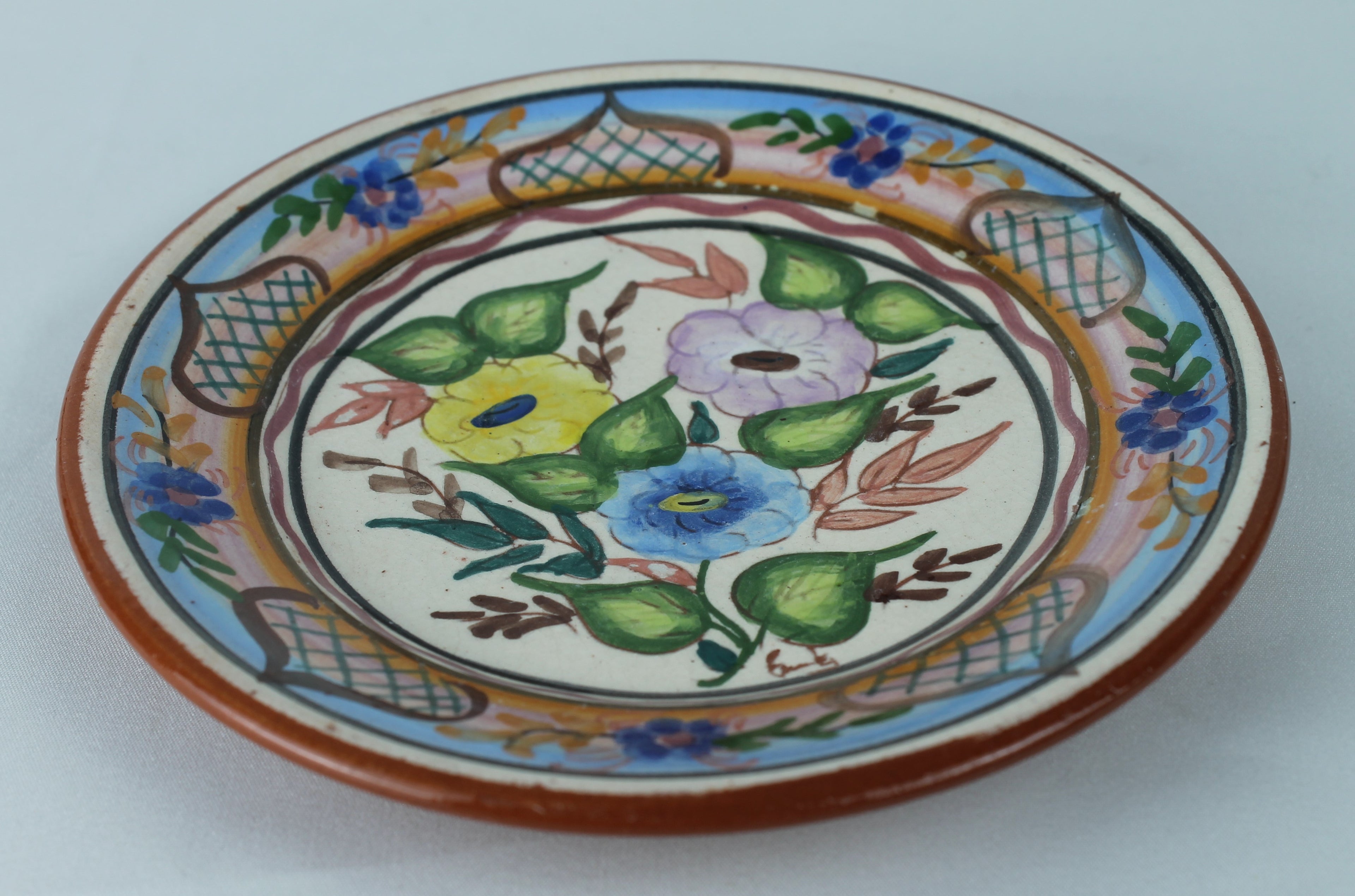 Handbeschilderd Spaans Aardewerk Bordje (16 cm) – Polychroom Bloemmotief & Terracotta Rand