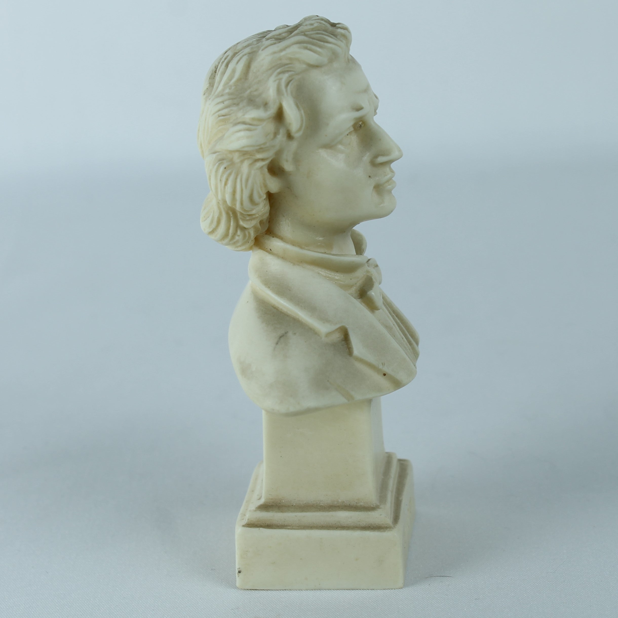 Klassieke Chopin Buste op Sokkel – Crème Sculptuur (Componistenreeks)