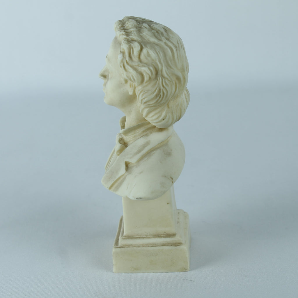 Buste de Chopin classique sur piédestal – Sculpture crème (Série Compositeurs)
