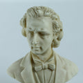 Buste de Chopin classique sur piédestal – Sculpture crème (Série Compositeurs)