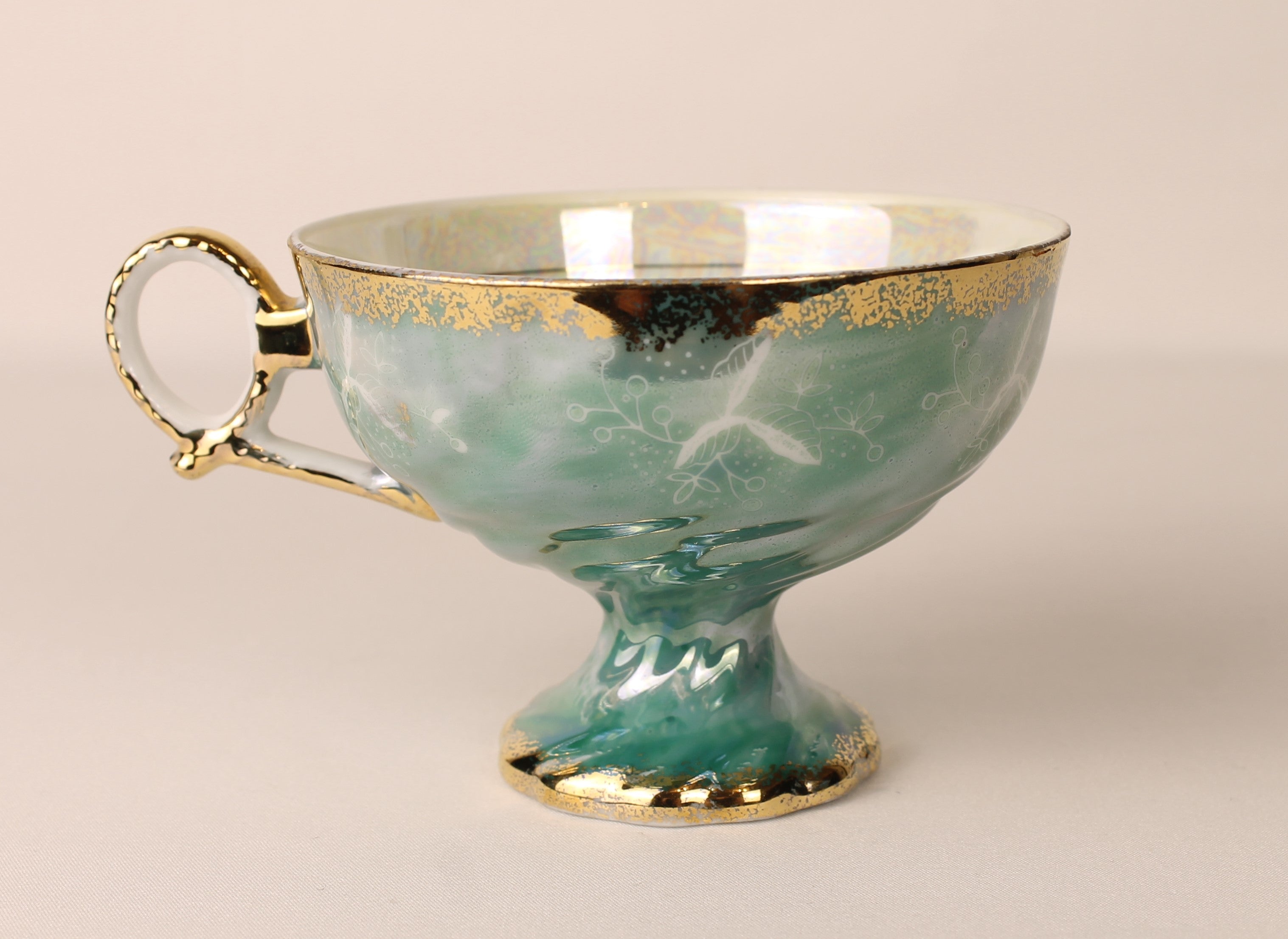 Voetkopje met lustre glazuur - groen gemarmerd porselein met rozen en goudrand