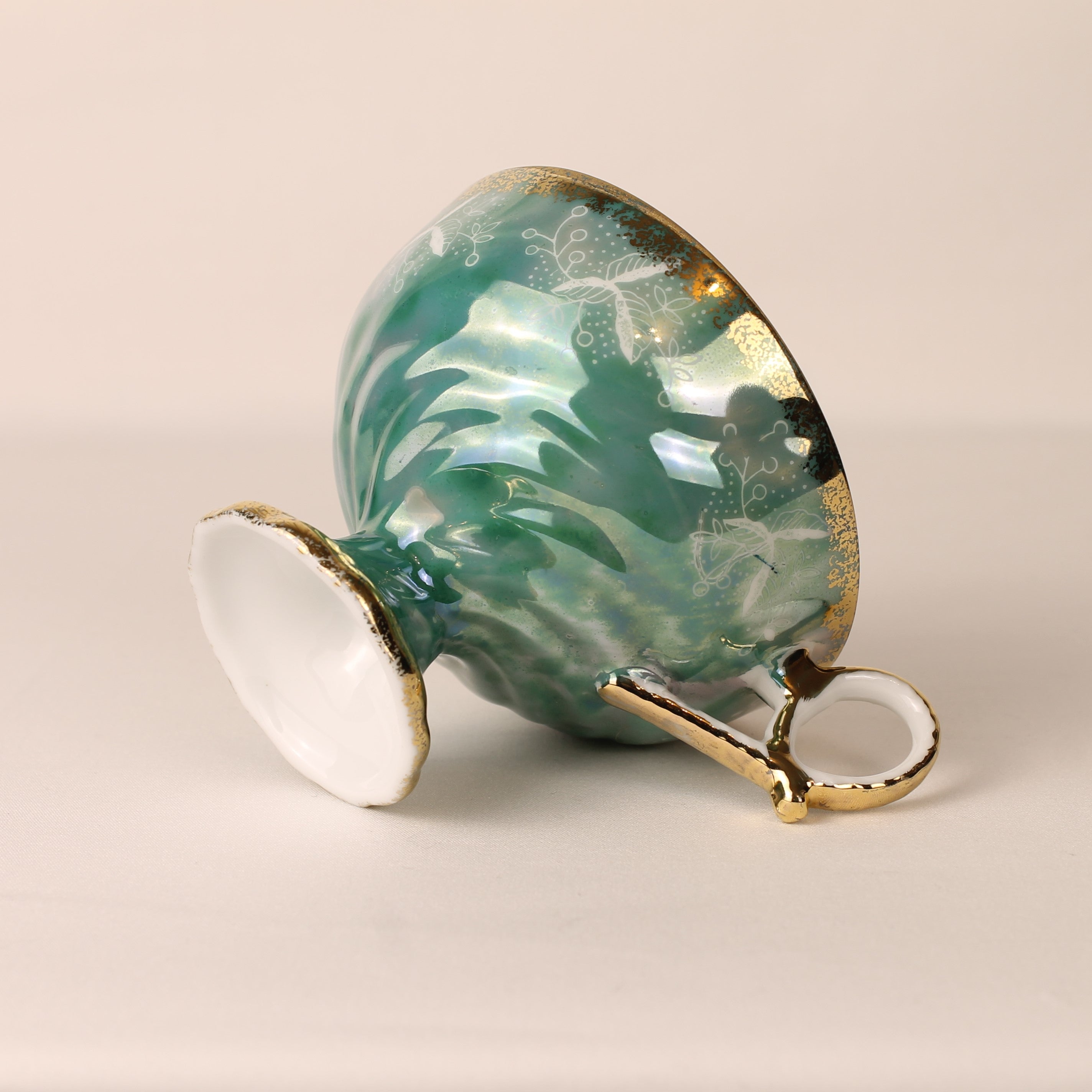 Voetkopje met lustre glazuur - groen gemarmerd porselein met rozen en goudrand