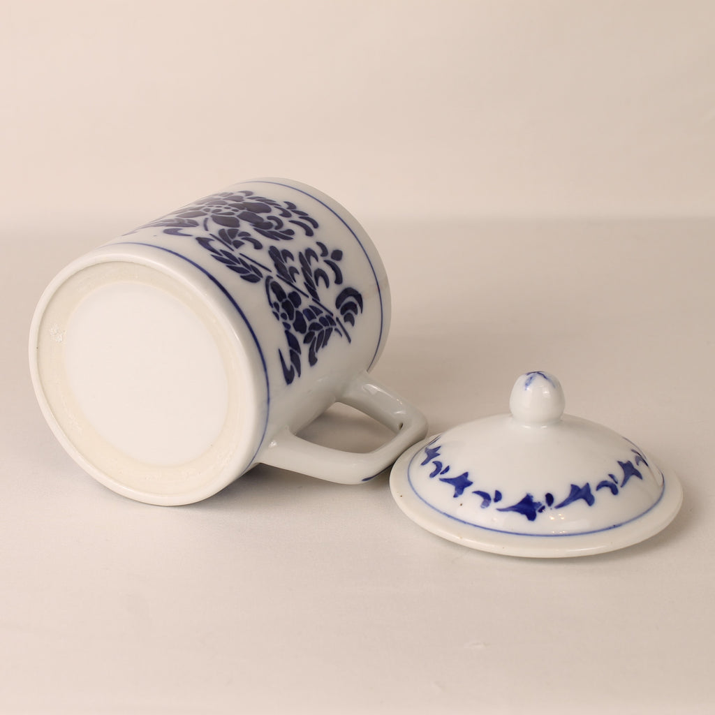 Dekselbeker in blauw-wit “Blue Onion” bloemmotief (14 cm)