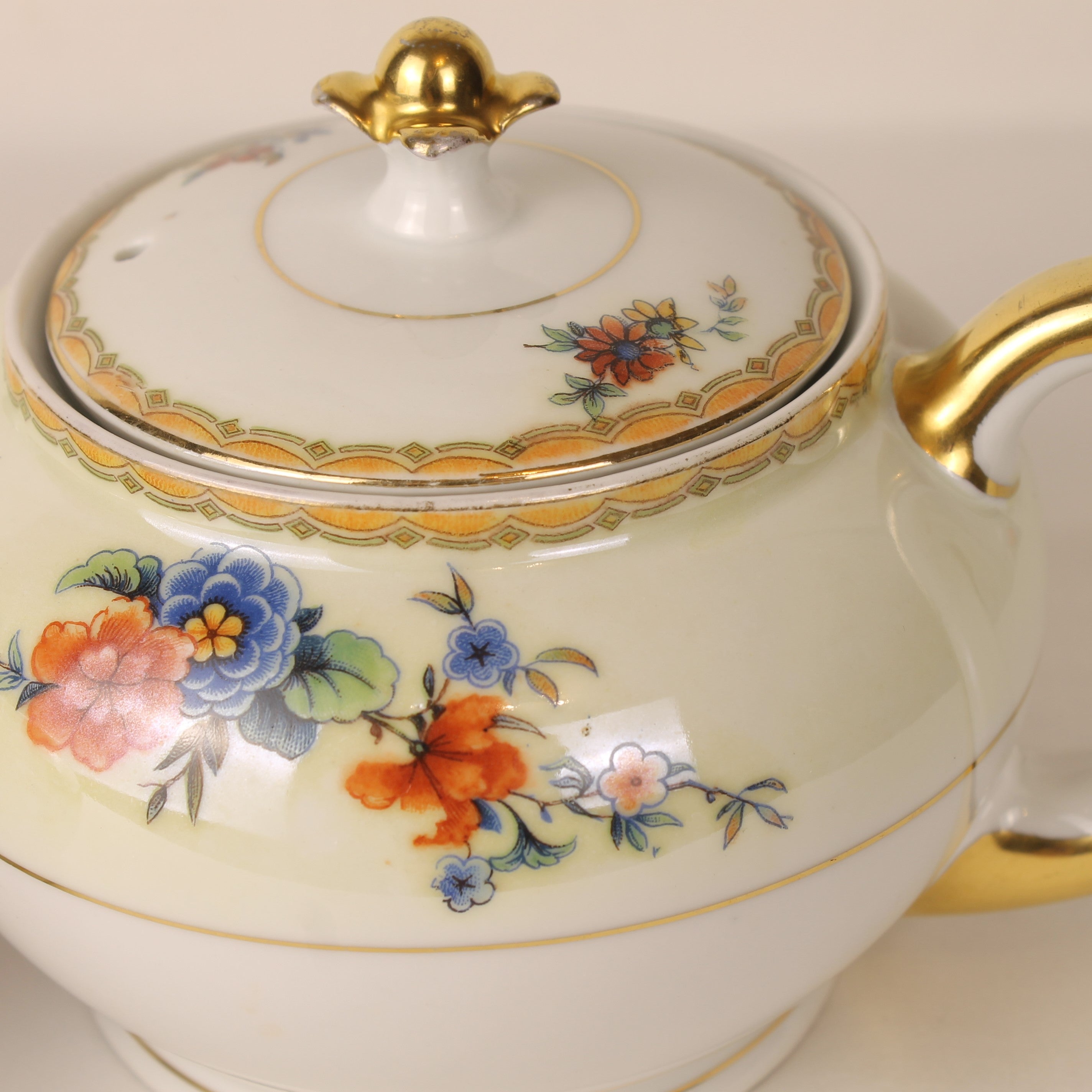 Boheems porseleinen theesetje met goudaccenten – Tsjechoslowakije, ca. 1920–1940