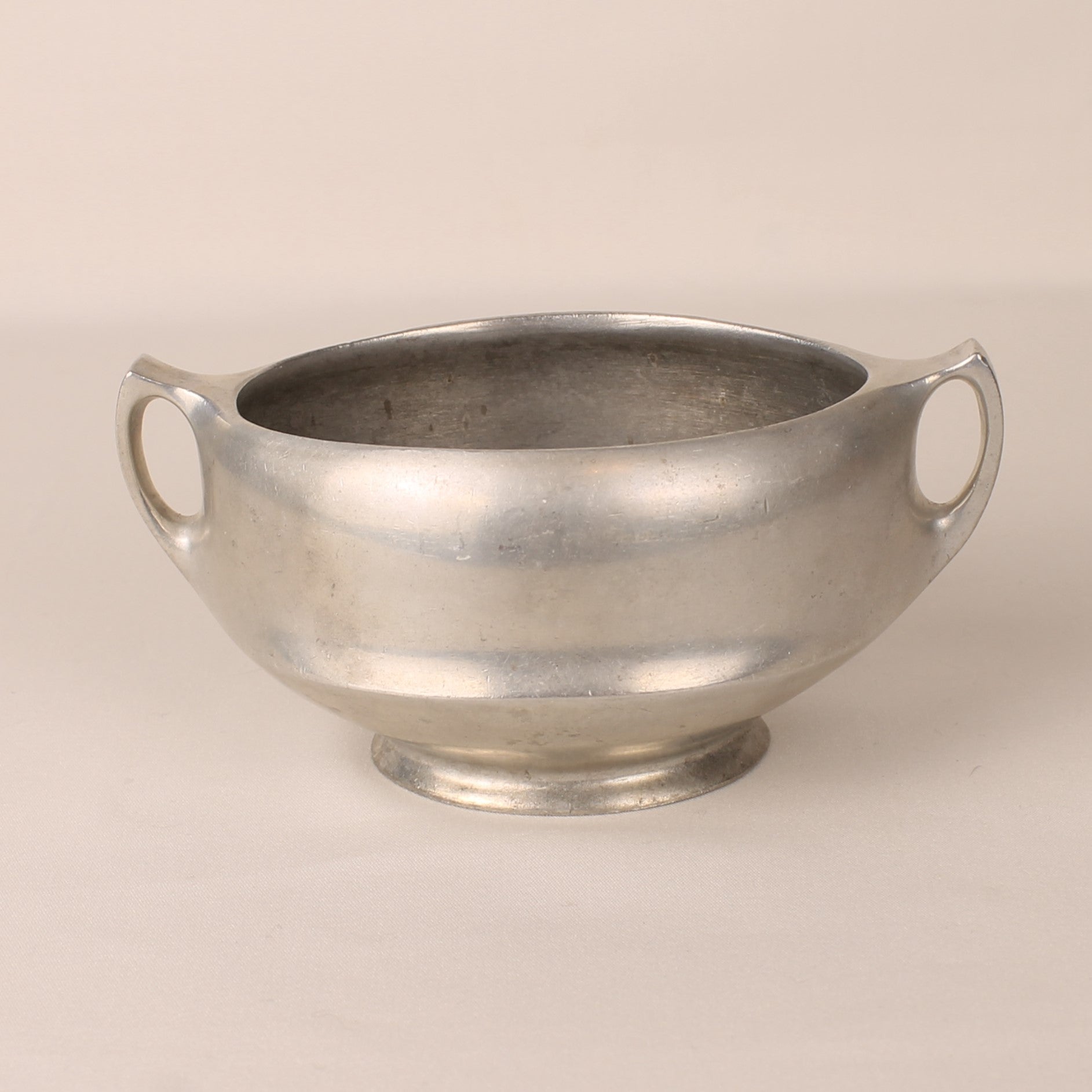 Picquot Ware magnalium suikerkom met twee oren – Made in England (mid-century)