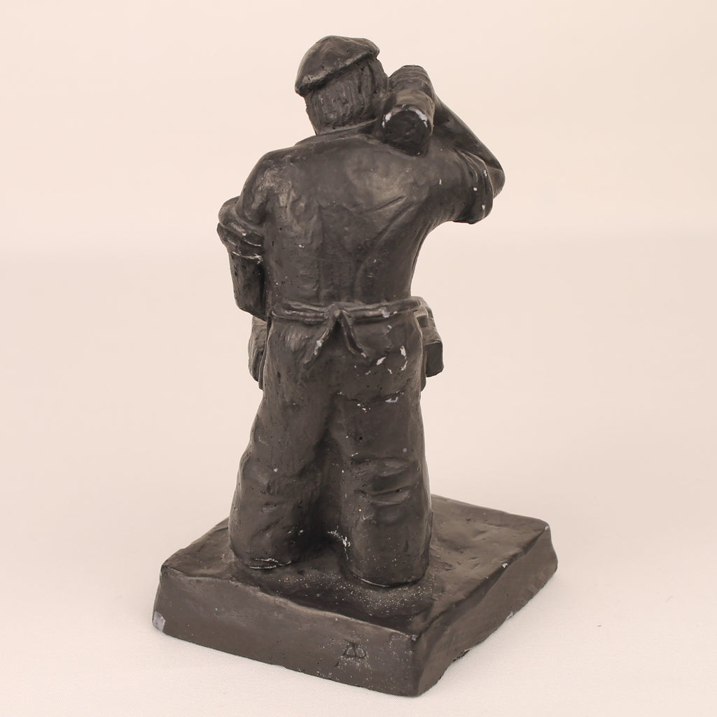 Figurine en céramique faite à la main « Le Forgeron » – patine noire, ca. 1940-1970