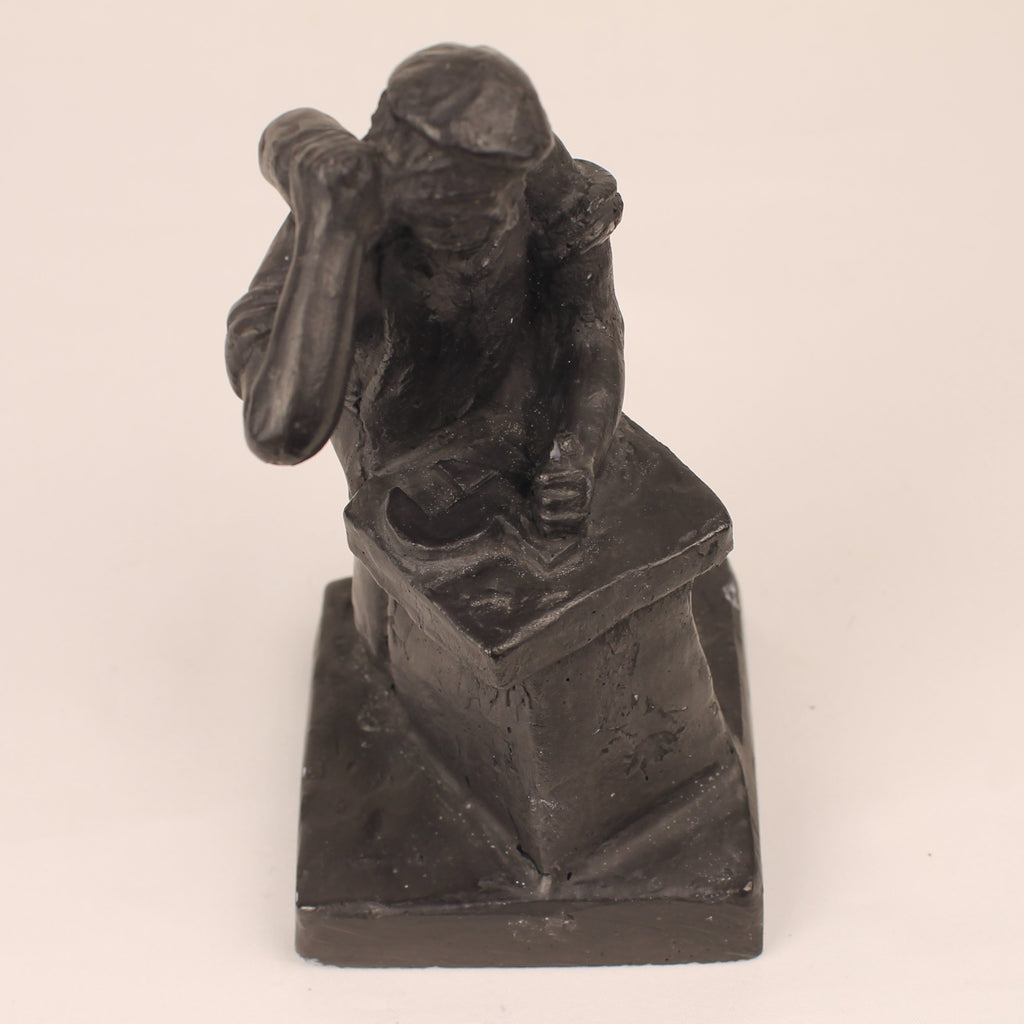 Figurine en céramique faite à la main « Le Forgeron » – patine noire, ca. 1940-1970