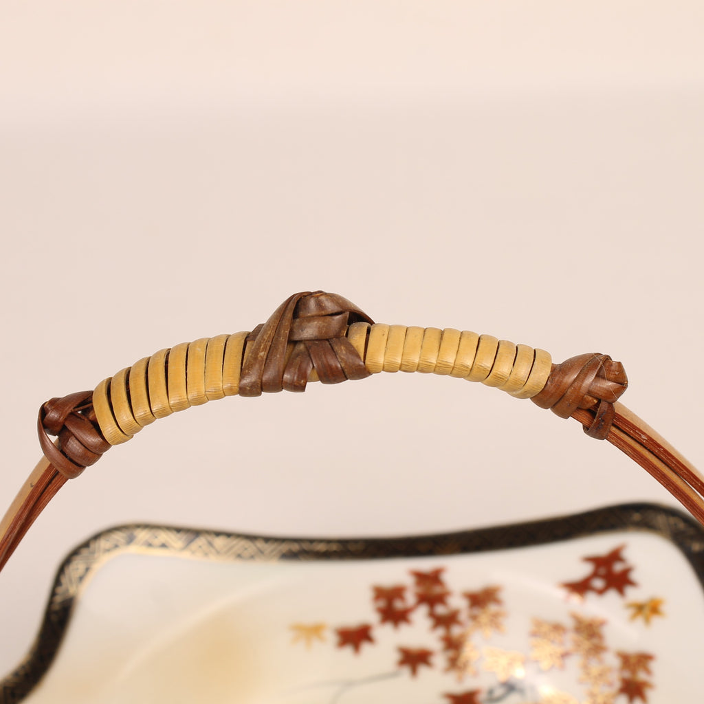 Japanese porcelain serving dish with bamboo handle (momiji/maple & gold) – 19×14 cm