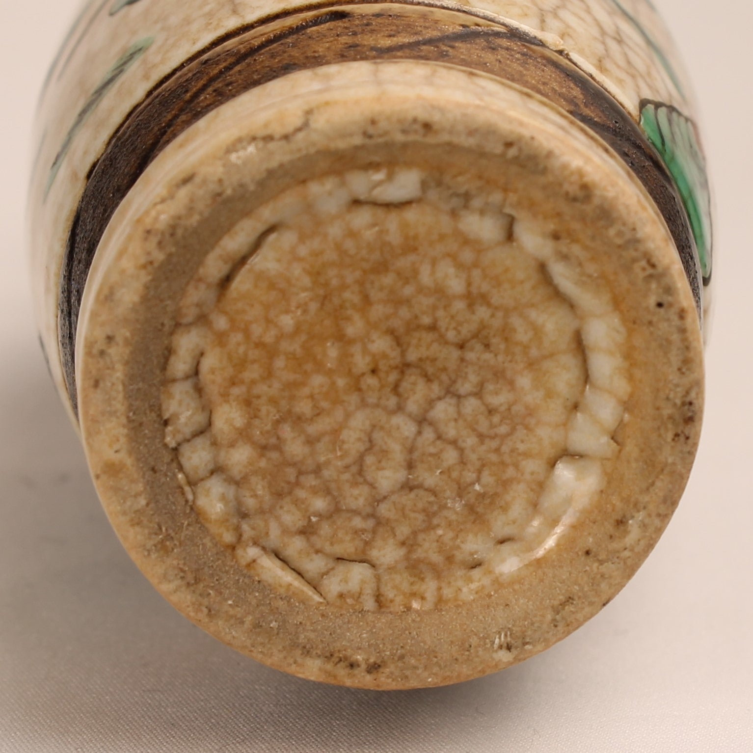 Japanese vase with figure decoration and craquelure glaze – mother-of-pearl details
