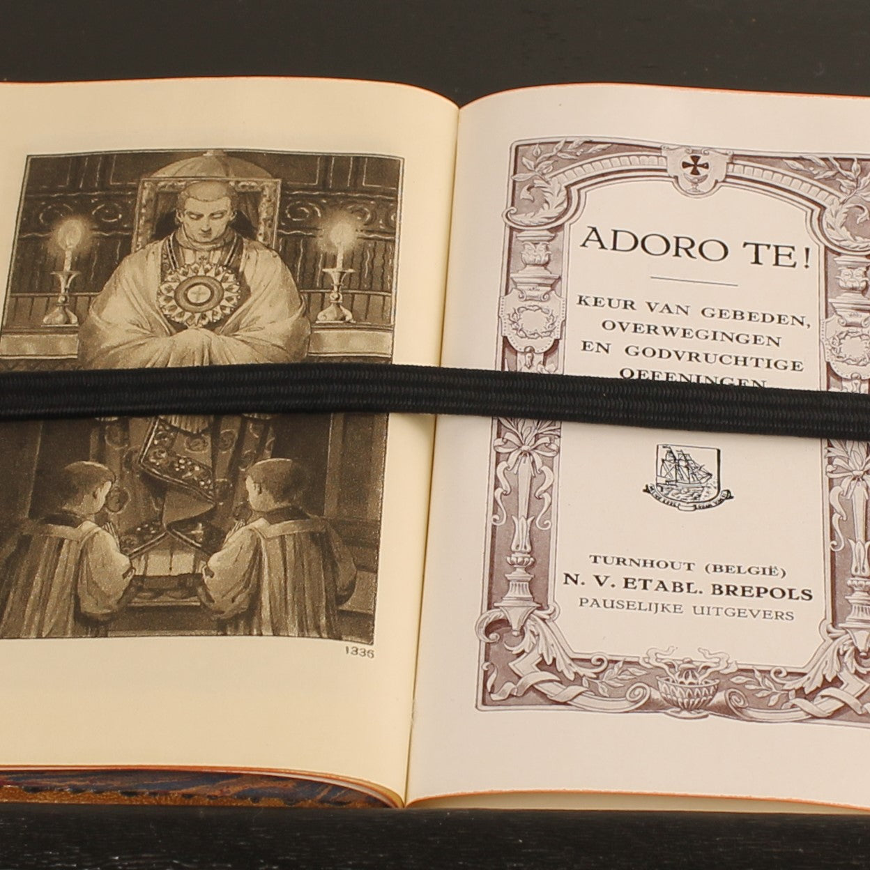 Adoro Te! -  Katholiek Gebedenboek - N.V. Etabl. Brepols, Turnhout 1937