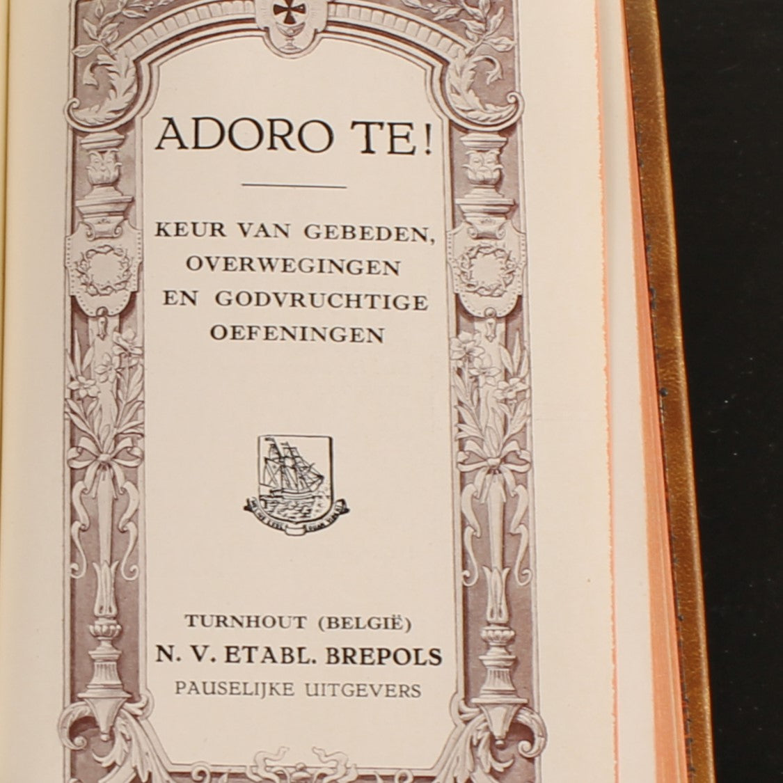 Adoro Te! -  Katholiek Gebedenboek - N.V. Etabl. Brepols, Turnhout 1937