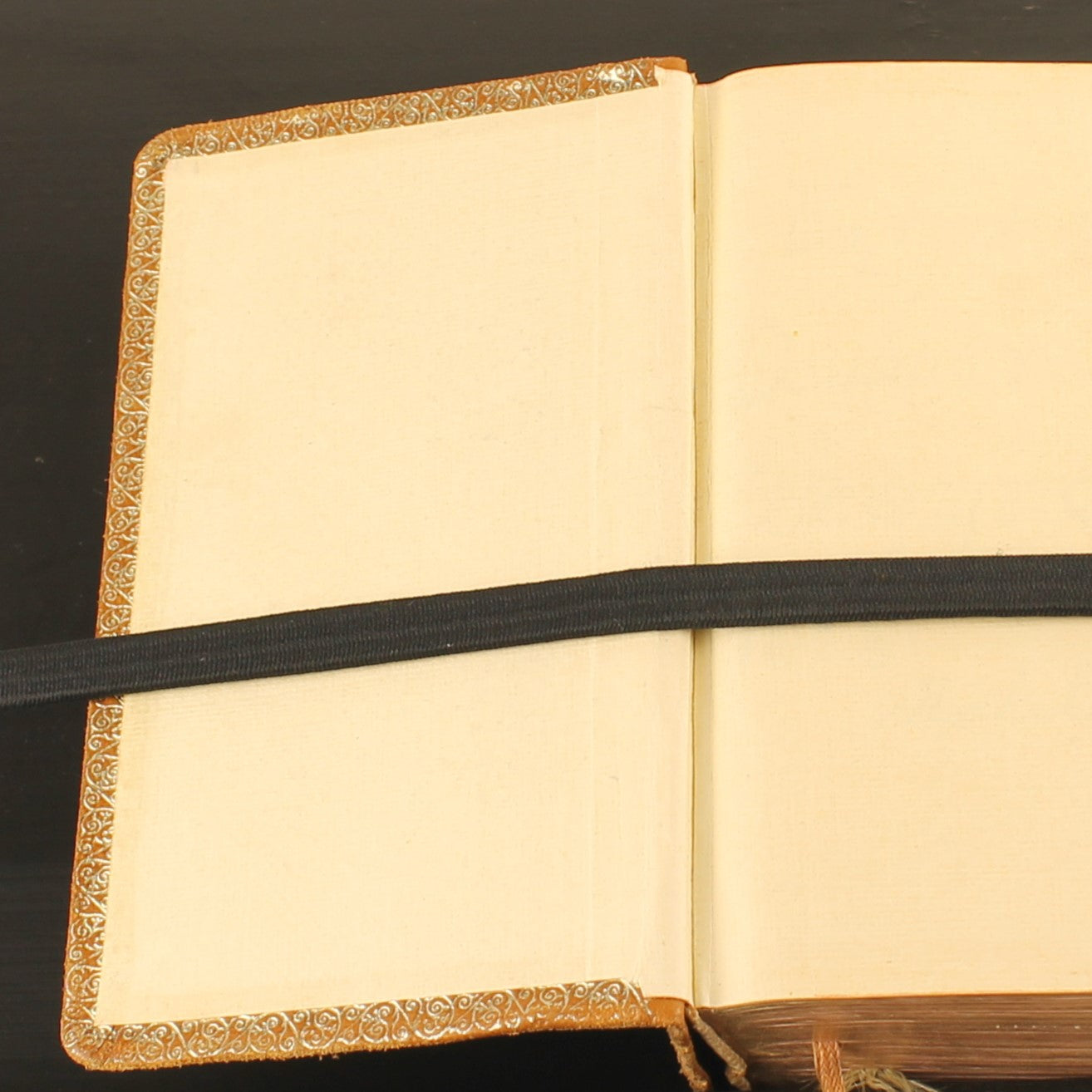 Volledig Dagelijks Misboek & Vesperale (1947) – Turnhout – Leren Band met Goudsnede – Pre-Vaticanum II