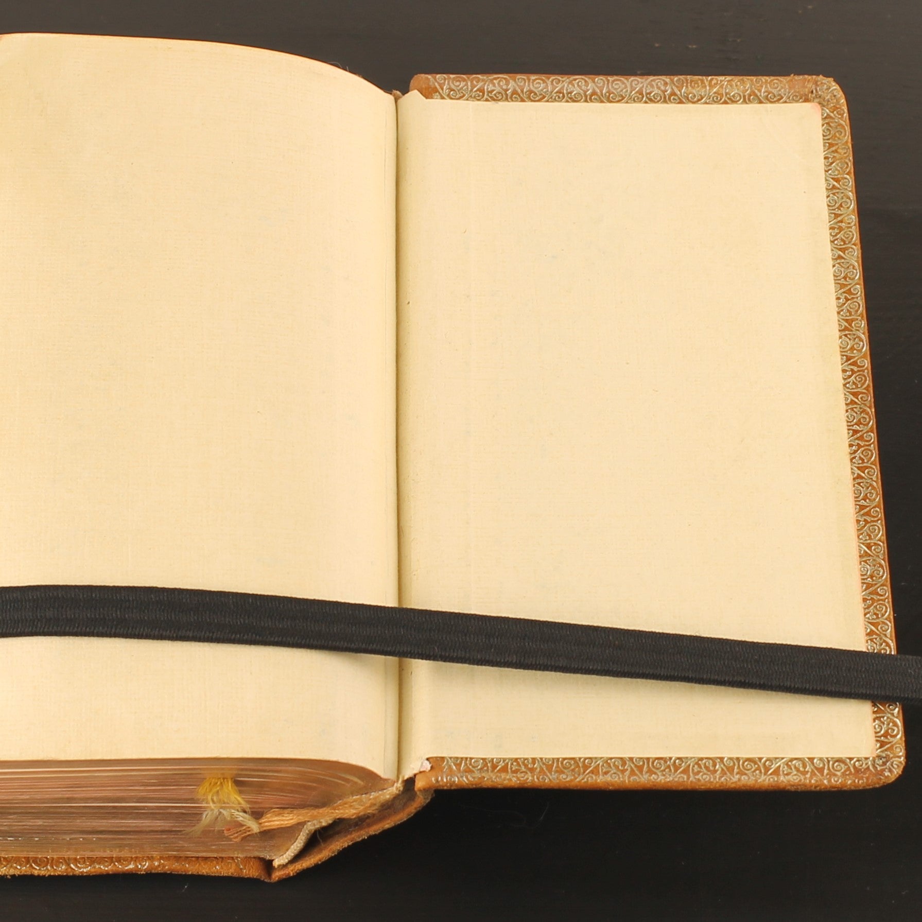 Volledig Dagelijks Misboek & Vesperale (1947) – Turnhout – Leren Band met Goudsnede – Pre-Vaticanum II