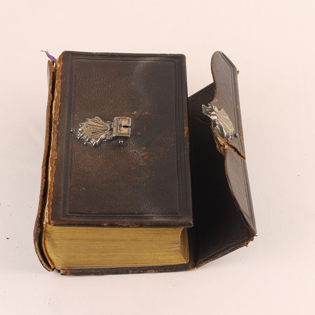 Le Nouveau Testament 1884 – Traduction autorisée – Ancienne Bible en cuir avec fermoir en métal
