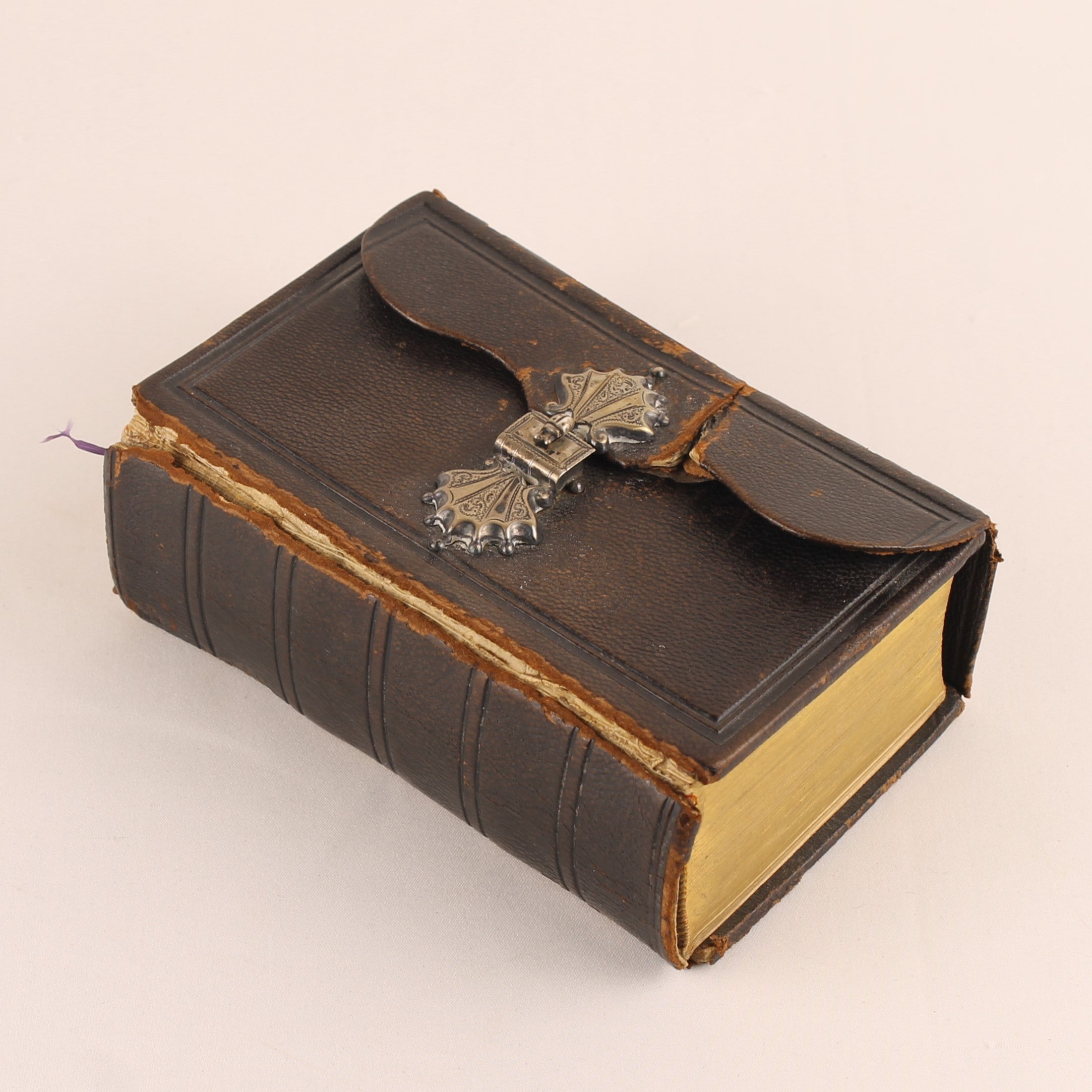 Le Nouveau Testament 1884 – Traduction autorisée – Ancienne Bible en cuir avec fermoir en métal