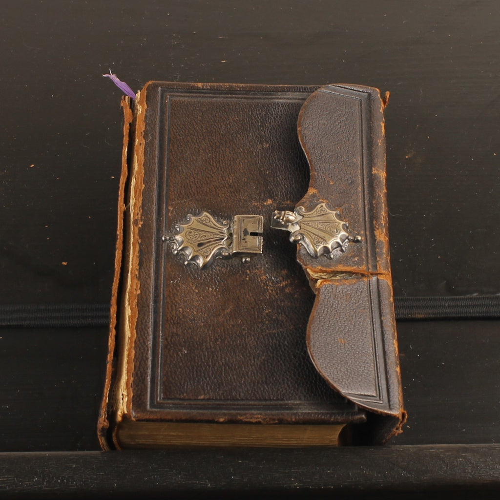 Le Nouveau Testament 1884 – Traduction autorisée – Ancienne Bible en cuir avec fermoir en métal
